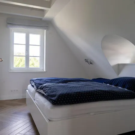 Heven8 - Schmuckstueck Im Stillen Dorf * Böhl